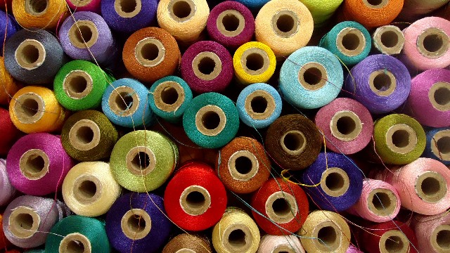 産後ガードルの種類　＜ガードルの色あれこれ（ベージュ、黒）＞